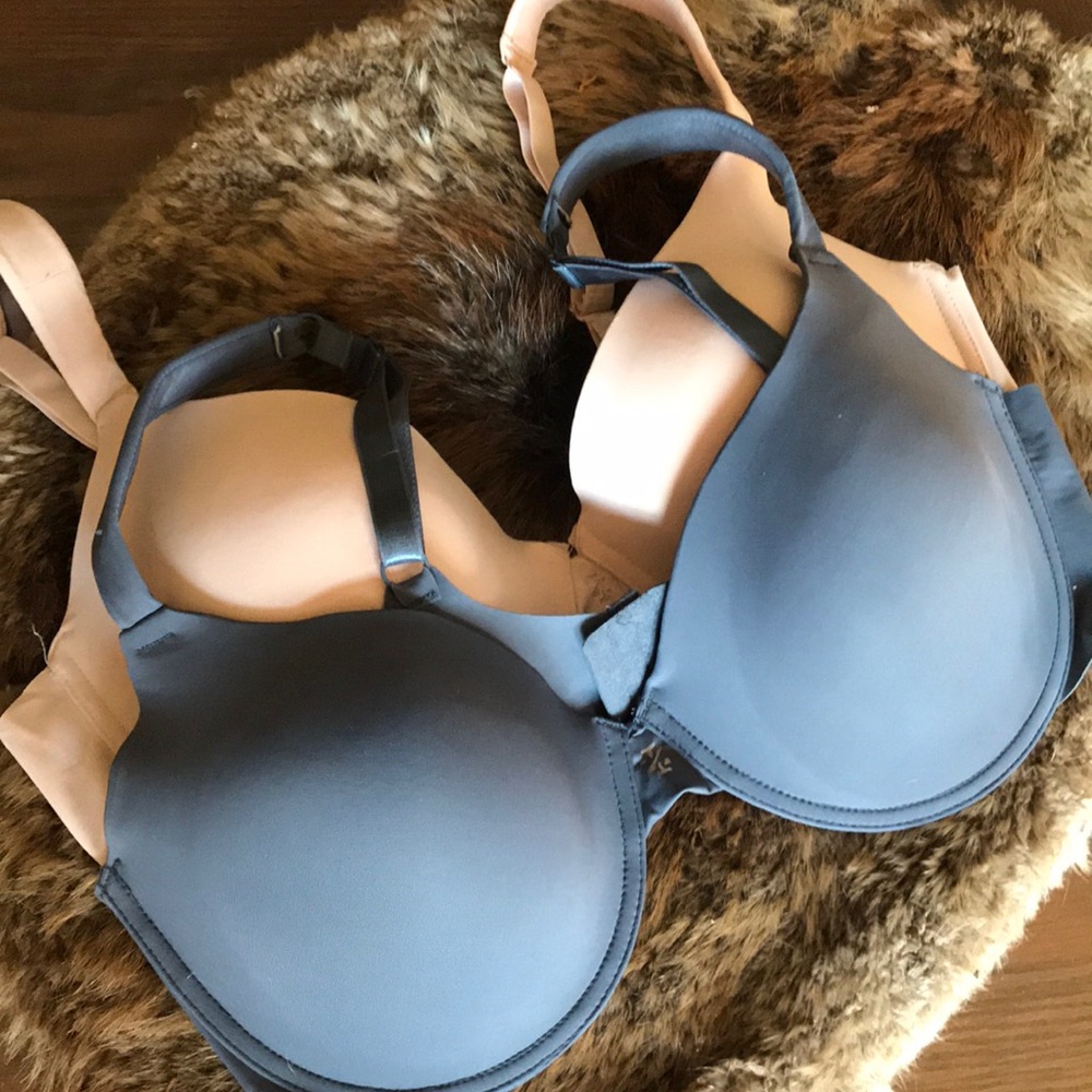 2 IZOD bras in 42DD